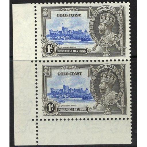 GOLD COAST SG113/a 1935 1d SILVER JUBILEE "EXTRA FLAGSTAFF" IN PAIR MTD MINT