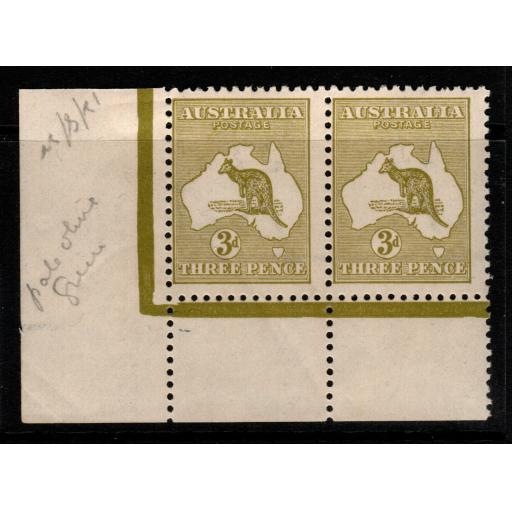 AUSTRALIA SG37b 1917 3d OLIVE-GREEN DIE I PAIR MNH